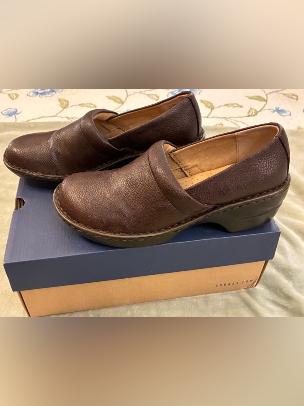 New in Box G.H. Bass & Company Brown Leather Slip-On Clogs Size 7.5